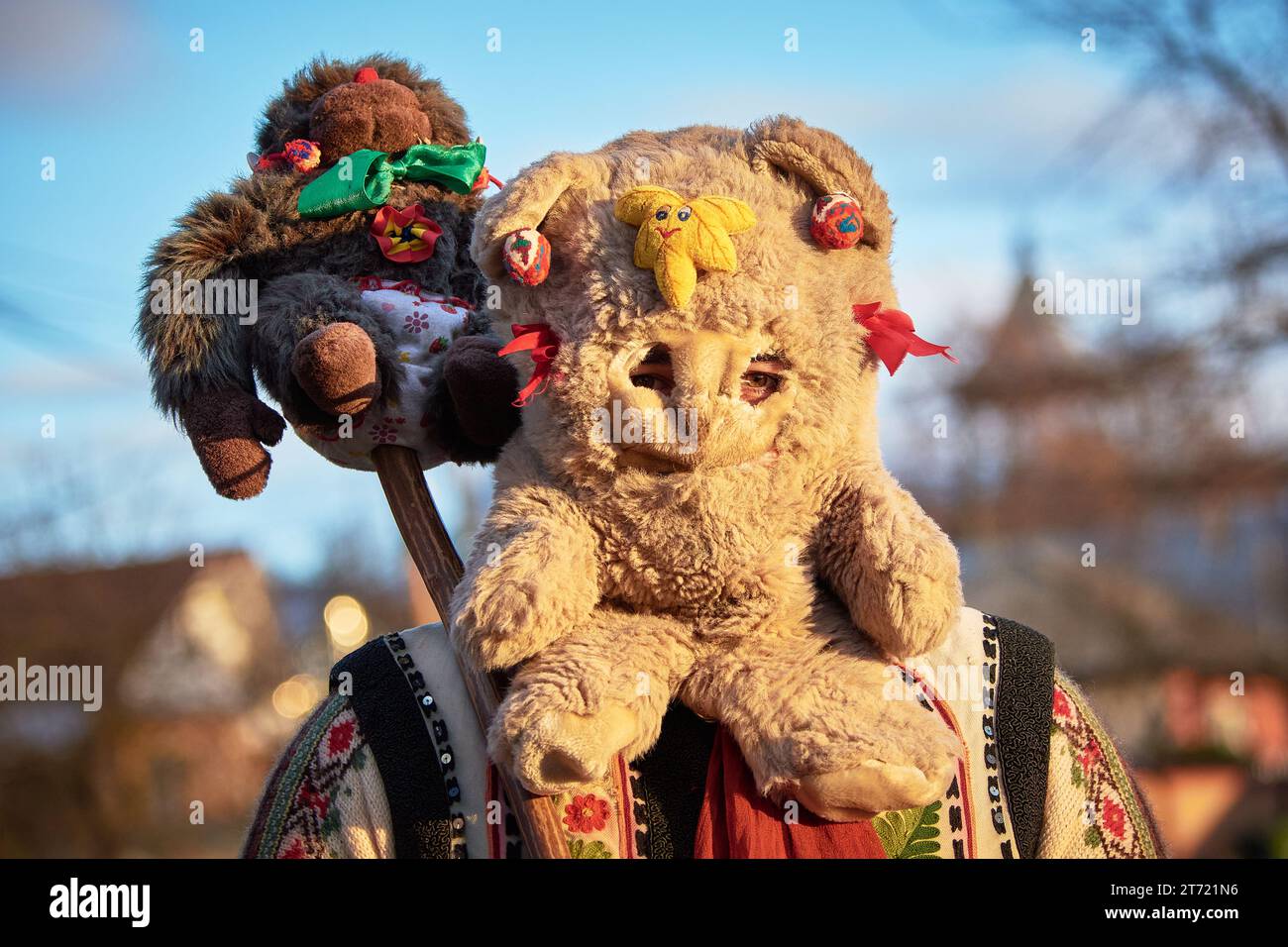 Silvestermasken, Traditionen, Weihnachtslieder und Bräuche in Rumänien Stockfoto
