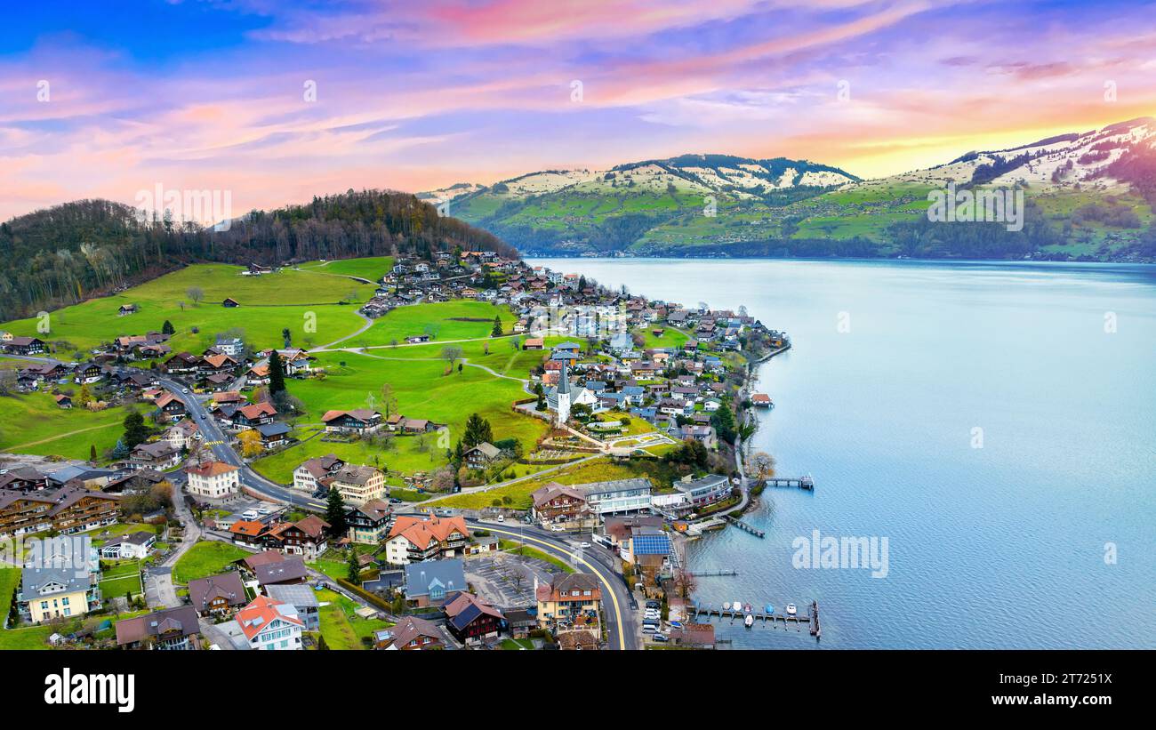 Wunderschöne Landschaft am Thunersee in Spiez, Schweiz. Stockfoto