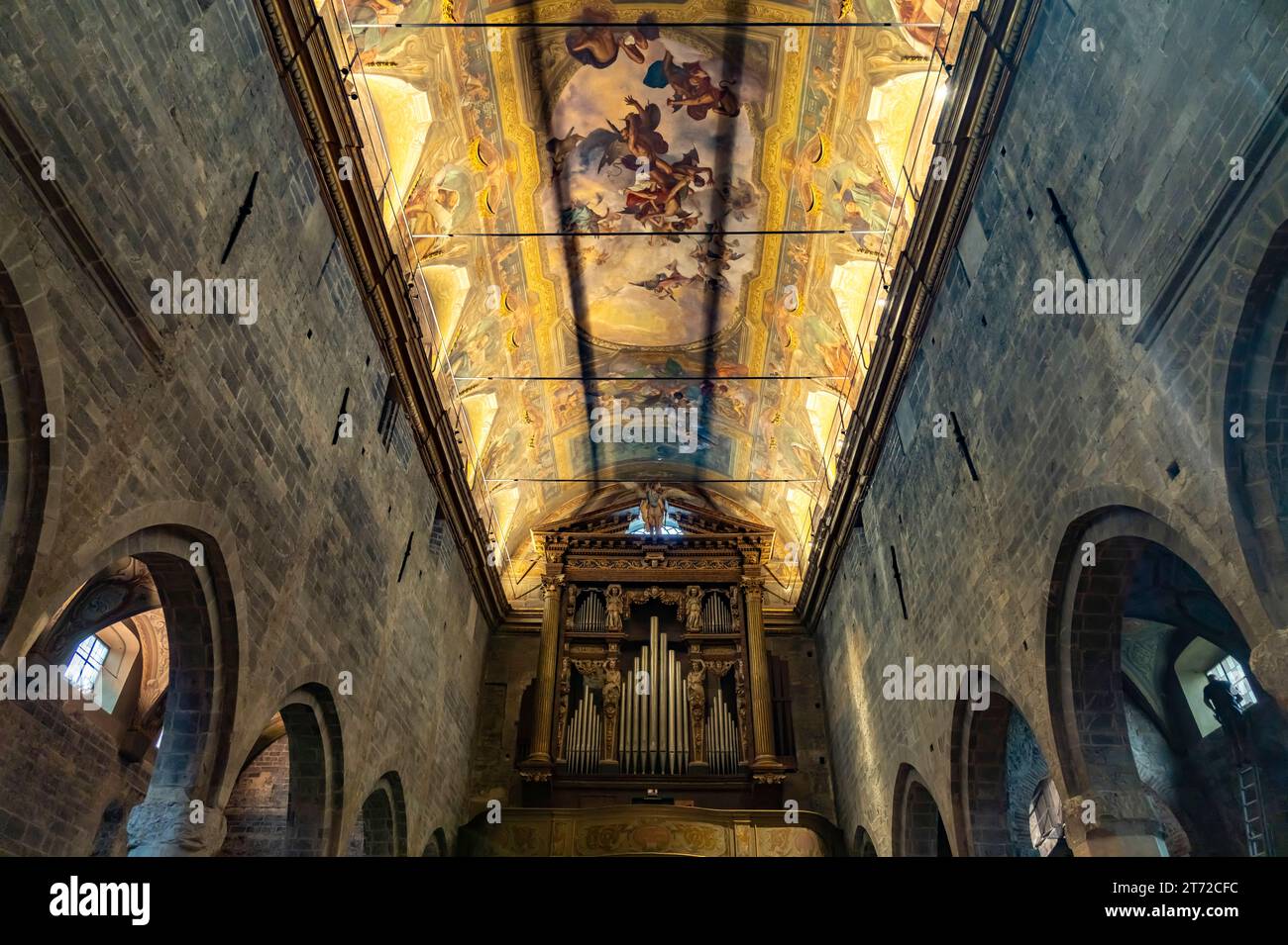 Deckenmalerei der Kathedrale San Michele in Albenga, Riviera di Ponente, Ligurien, Italien, Europa | Deckenmalerei der Kathedrale von Albenga Stockfoto