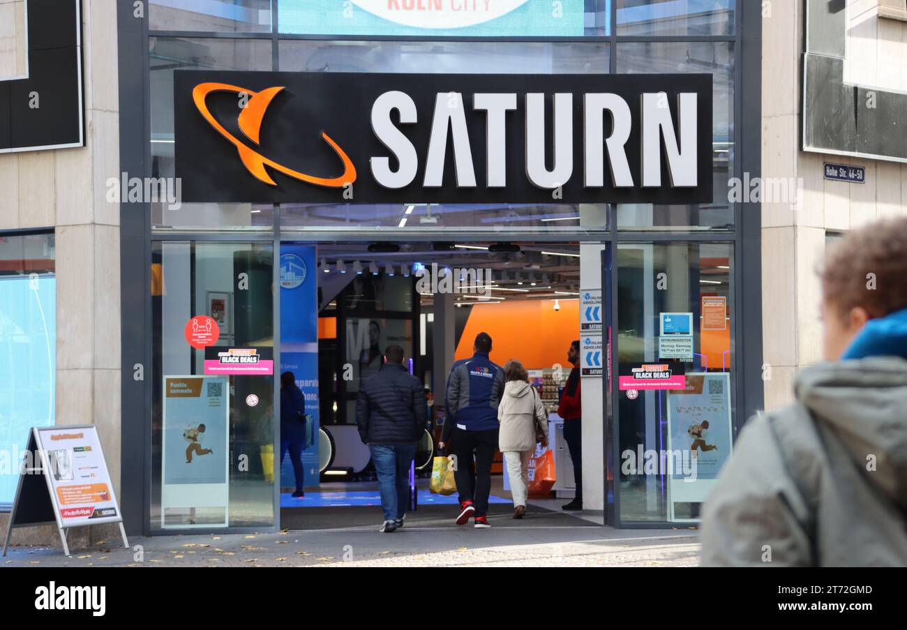 Saturn-Markt in der Schildergasse, ein Elektronik-Fachmarkt der Media-Saturn-Holding GmbH. Stockfoto