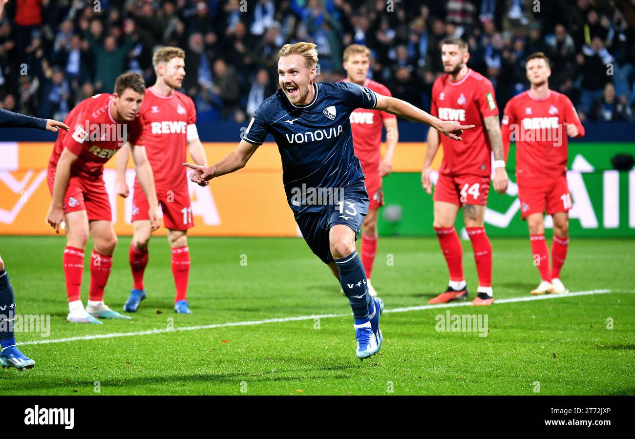 Bundesliga, Vonovia Ruhrstadion Bochum: VfL Bochum vs. 1. FC Köln; Lukas Daschner (BOC) feiert nach dem Treffer Stockfoto