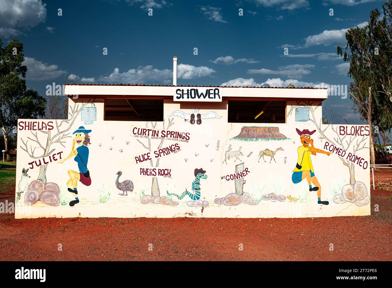 Lustige Kunst im Duschblock von Curtin Springs. Stockfoto