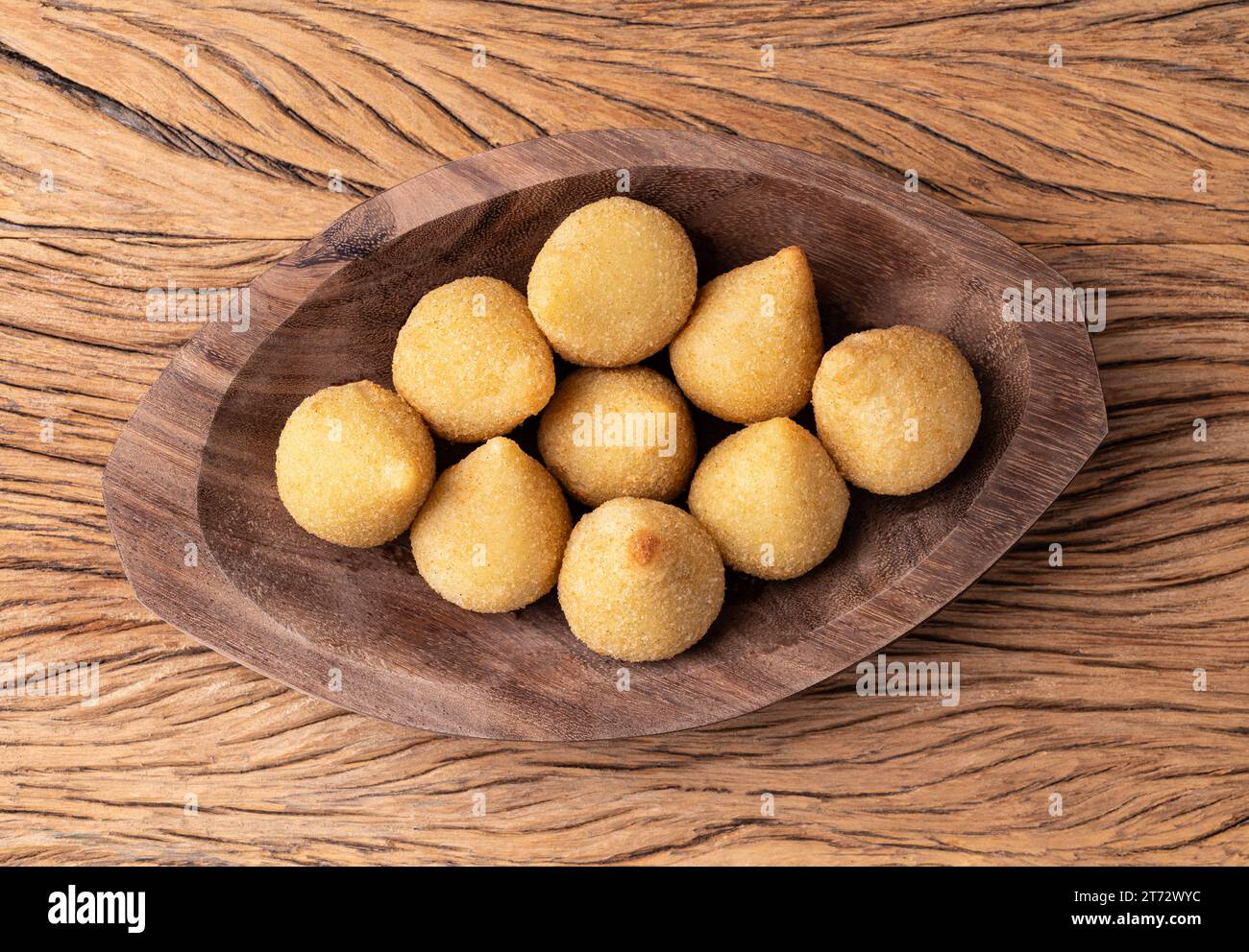 Coxinha, typischer brasilianischer Snack mit Hühnerfüllung. Stockfoto