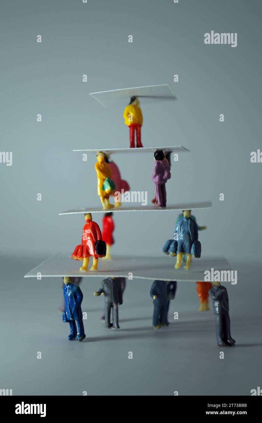 Menschliche Pyramide als Symbol. Stockfoto