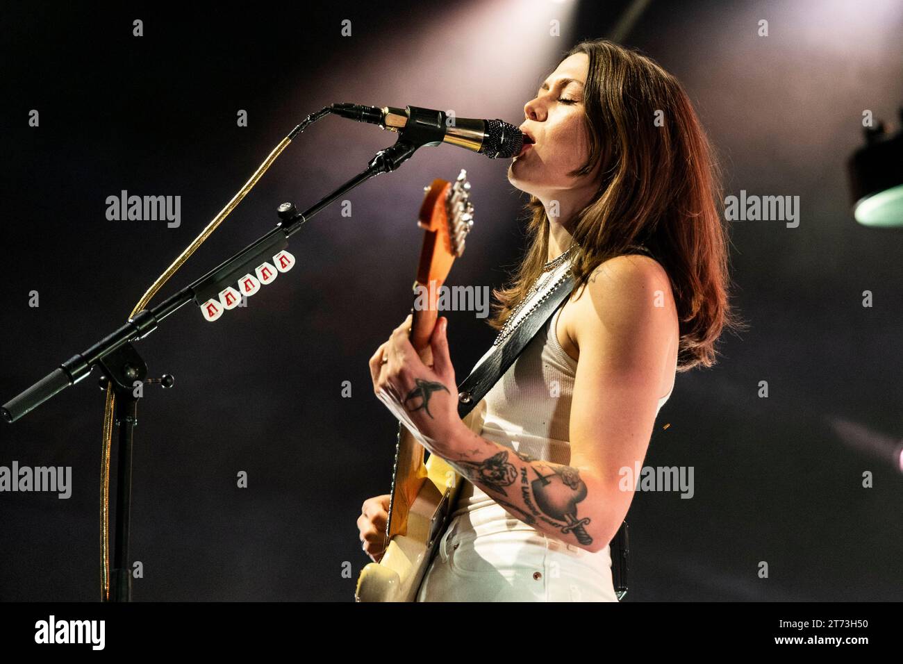 Mailand, Italien. November 2023. MAILAND, ITALIEN – 4. NOVEMBER: Rebecca Lovell von Larkin Poe tritt am 4. November 2023 in Mailand auf. (Foto: Roberto Finizio/NurPhoto) Credit: NurPhoto SRL/Alamy Live News Stockfoto