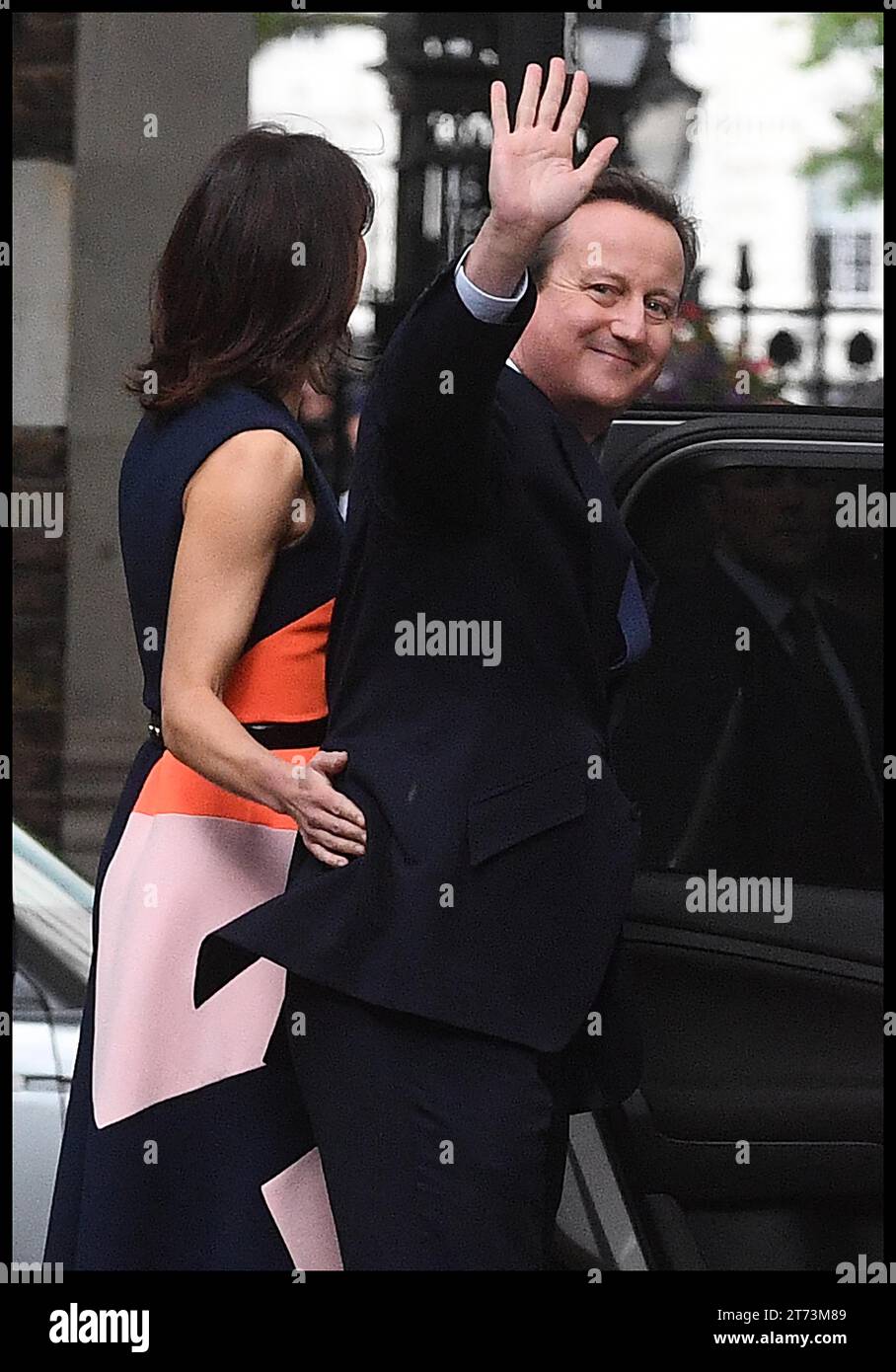 London, Großbritannien. Juli 2016. Image © lizenziert für Parsons Media. 13/11/2023. London, Vereinigtes Königreich. David Cameron wurde zum Außenminister ernannt. 13/07/2016. London, Vereinigtes Königreich. David Cameron verlässt die Downing St mit seiner Familie. Der Premierminister David Cameron verlässt die Downing Street 10 zum letzten Mal als Premierminister mit seiner Frau Samantha und seinen Kindern. Foto Foto von Credit: andrew parsons/Alamy Live News Stockfoto