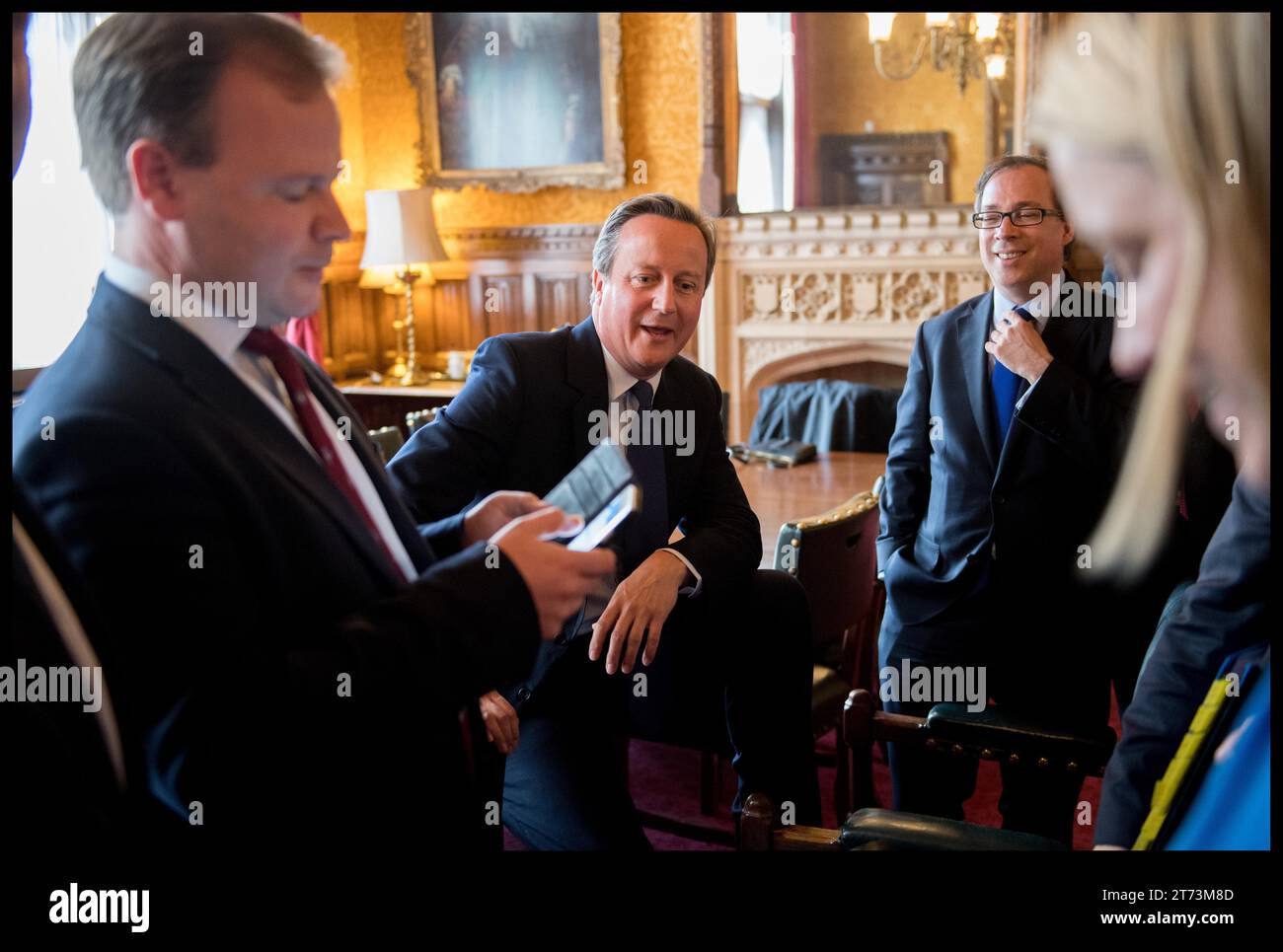 London, Großbritannien. Juli 2016. Image © lizenziert für Parsons Media. 13/11/2023. London, Vereinigtes Königreich. David Cameron wurde zum Außenminister ernannt. David Cameron verlässt die Downing St mit seiner Familie. Premierminister David Cameron nach seinen letzten PMQs in seinem Büro im Unterhaus Foto Bild von Credit: andrew parsons/Alamy Live News Stockfoto