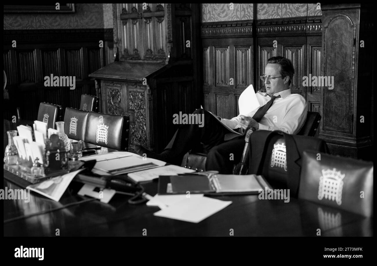 London, Großbritannien. Juli 2016. Image © lizenziert für Parsons Media. 13/11/2023. London, Vereinigtes Königreich. David Cameron wurde zum Außenminister ernannt. 13/07/2016. London, Vereinigtes Königreich. David Cameron verlässt die Downing St mit seiner Familie. Premierminister David Cameron bereitet seine letzten PMQs in seinem Büro im Unterhaus vor Foto Bild von Credit: andrew parsons/Alamy Live News Stockfoto