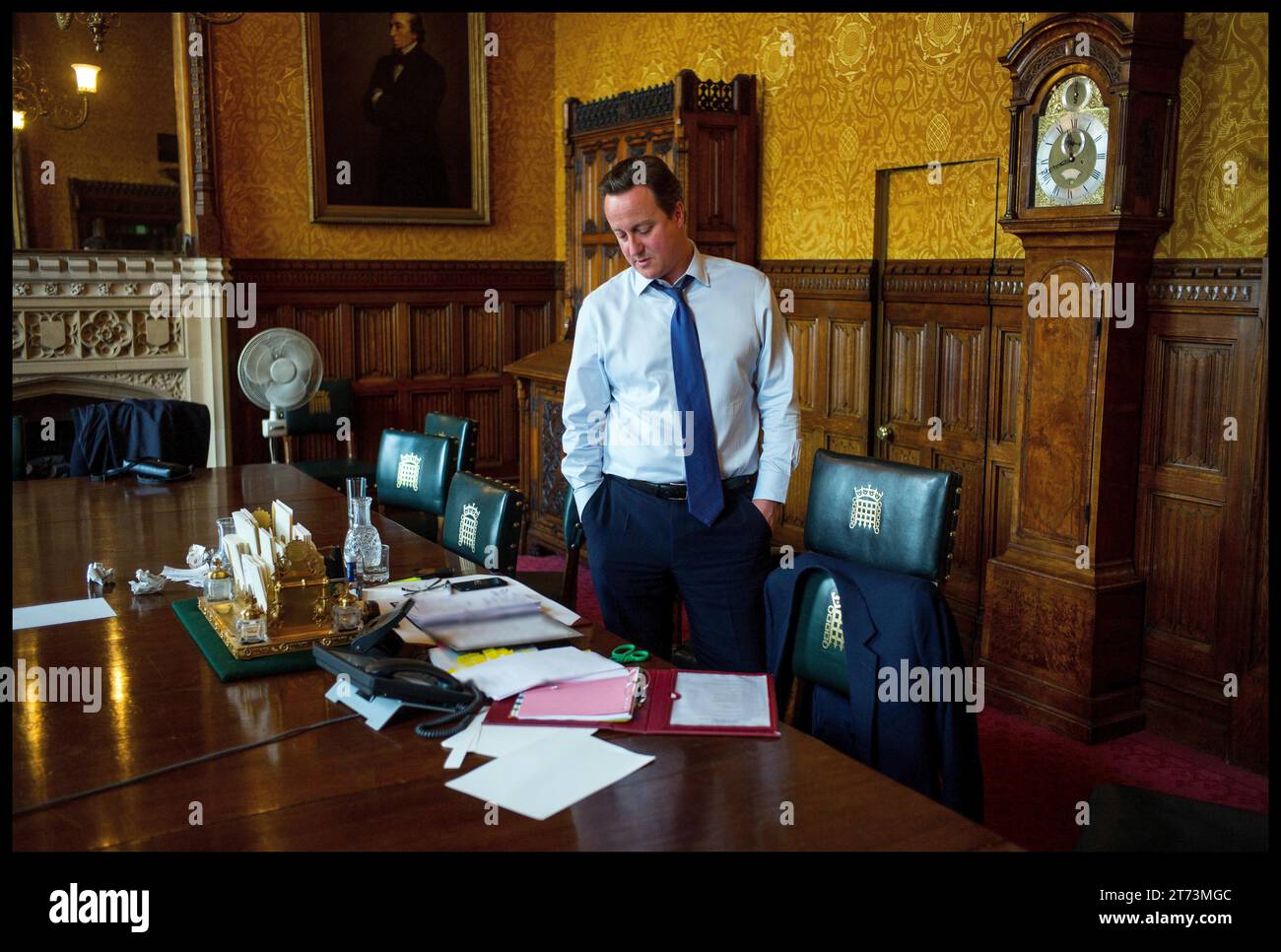 London, Großbritannien. Juli 2016. Image © lizenziert für Parsons Media. 13/11/2023. London, Vereinigtes Königreich. David Cameron wurde zum Außenminister ernannt. David Cameron verlässt die Downing St mit seiner Familie. Premierminister David Cameron nach seinen letzten PMQs in seinem Büro im Unterhaus Foto Bild von Credit: andrew parsons/Alamy Live News Stockfoto