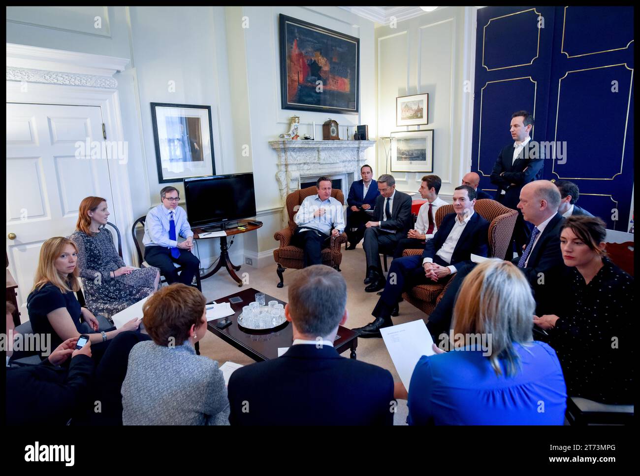 London, Großbritannien. Juli 2016. Image © lizenziert für Parsons Media. 13/11/2023. London, Vereinigtes Königreich. David Cameron wurde zum Außenminister ernannt. 13/07/2016. London, Vereinigtes Königreich. David Cameron verlässt die Downing St mit seiner Familie. Der Premierminister hält sein letztes Treffen um 8:00 Uhr in diesem Büro in der 10. Straße ab, als Premierminister David Cameron die 10. Downing Street zum letzten Mal als Premierminister mit seiner Frau Samantha und seinen Kindern verlässt Stockfoto