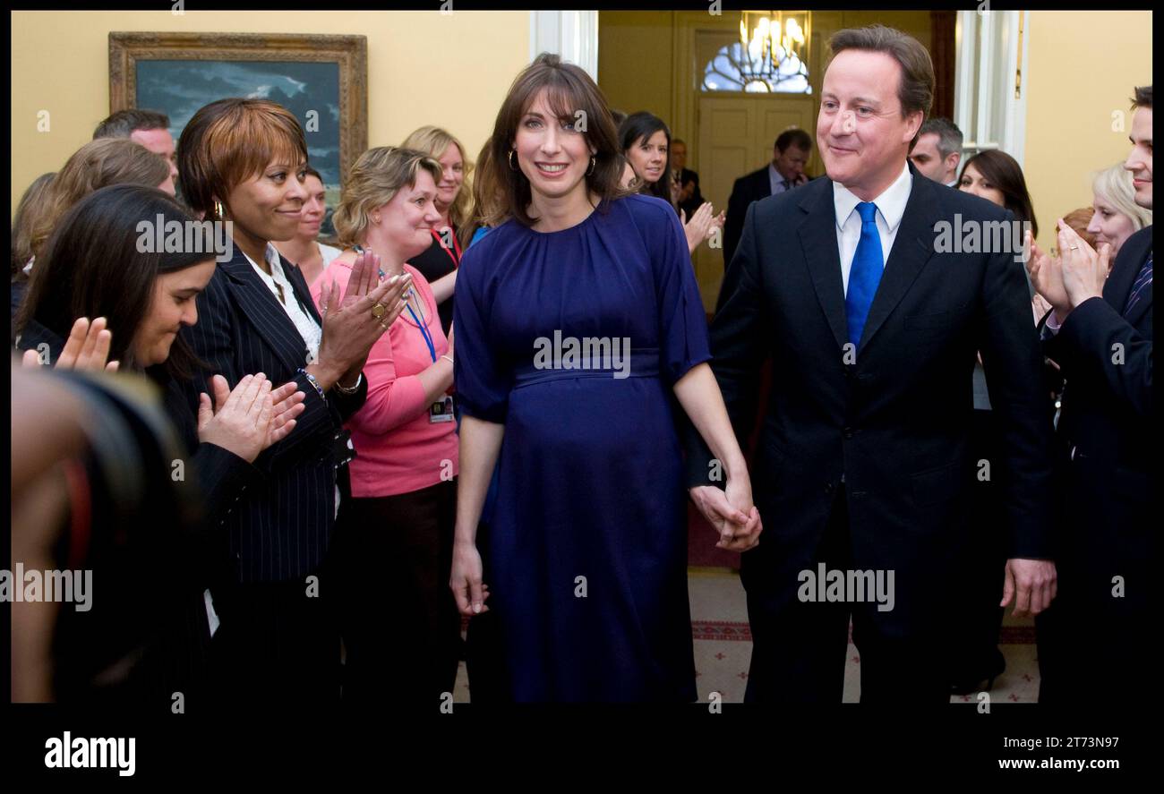 London, Großbritannien. Mai 2010. Image © lizenziert für Parsons Media. 13/11/2023. London, Vereinigtes Königreich. David Cameron wurde zum Außenminister ernannt. Der Premierminister David Cameron kommt am Dienstag, den 11. Mai 2010, als neuer Premierminister in die 10. Foto Foto von Credit: andrew parsons/Alamy Live News Stockfoto