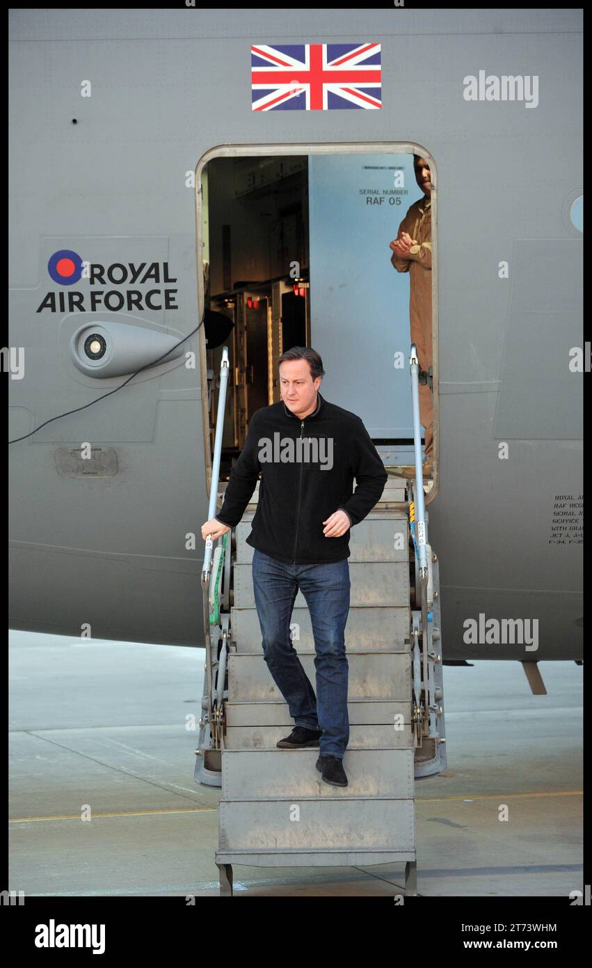 London, Großbritannien. Dezember 2013. Image © lizenziert für Parsons Media. 13/11/2023. London, Vereinigtes Königreich. David Cameron wurde zum Außenminister ernannt. Premierminister David Cameron kommt zu einem Besuch in Camp Bastion, um die Truppen in Afghanistan zu sehen. Montag, 16. Dezember 2013. Foto Foto von Credit: andrew parsons/Alamy Live News Stockfoto