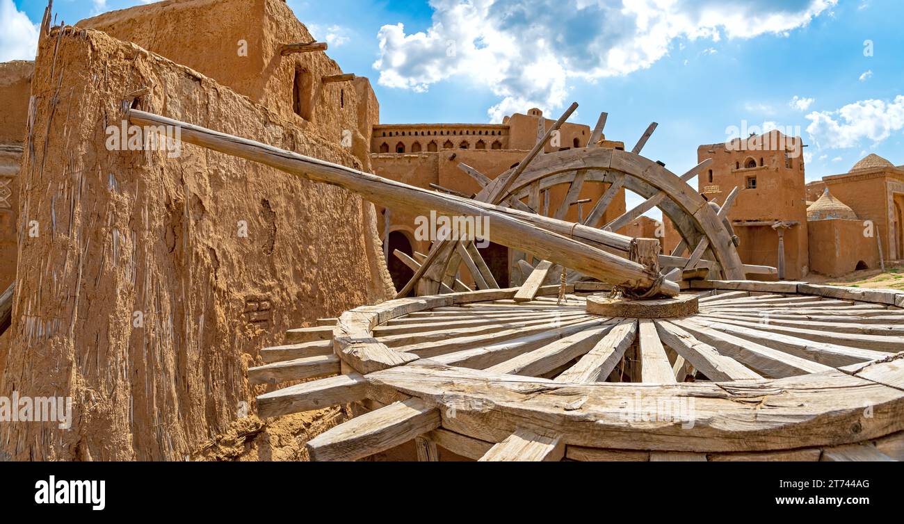 Wood chigir als Wasserversorgungssystem in Zentralasien. Stockfoto