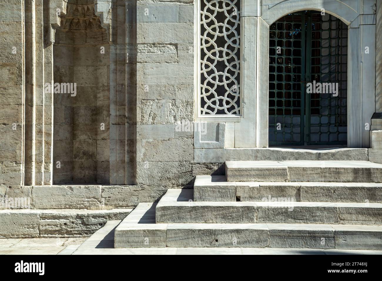 Nische, Treppe und Tür, Suleymaniye Moschee, Istanbul, Türkei Stockfoto