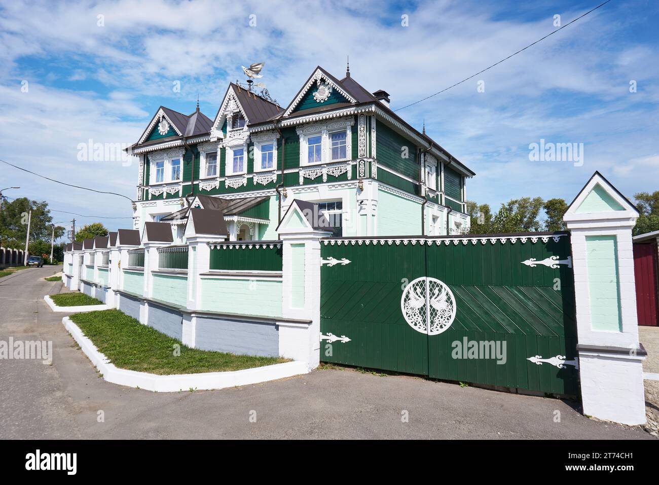 Holzhaus in einem russischen Dorf Stockfoto