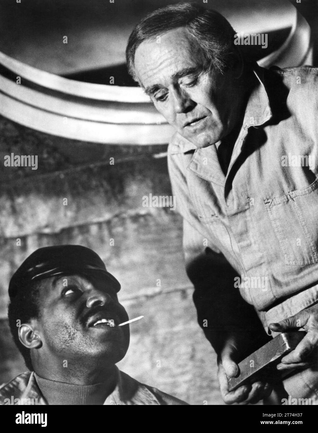 James McEachin, Henry Fonda, am Set des Fernsehfilms „The Alpha Caper“, Universal Television/ABC, 1973 Stockfoto