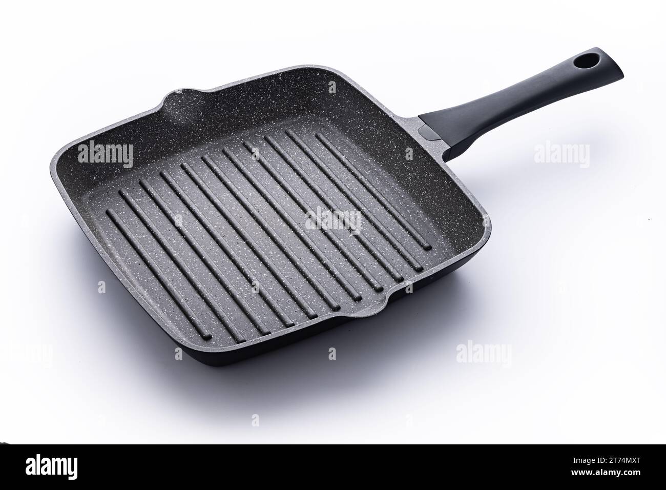 Moderne Pfanne aus Stein und Aluminium zum Braten und Kochen von Gemüse-, Fisch- und Fleischsteaks, Bratpfanne aus Edelstahl isoliert Stockfoto