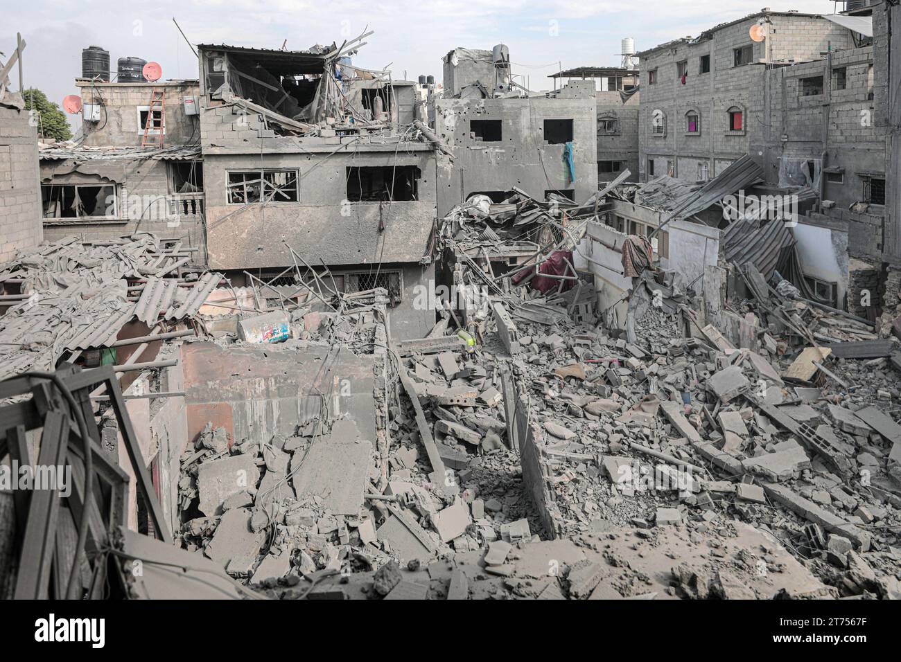 Gaza. November 2023. Das Foto vom 13. November 2023 zeigt die Trümmer ...