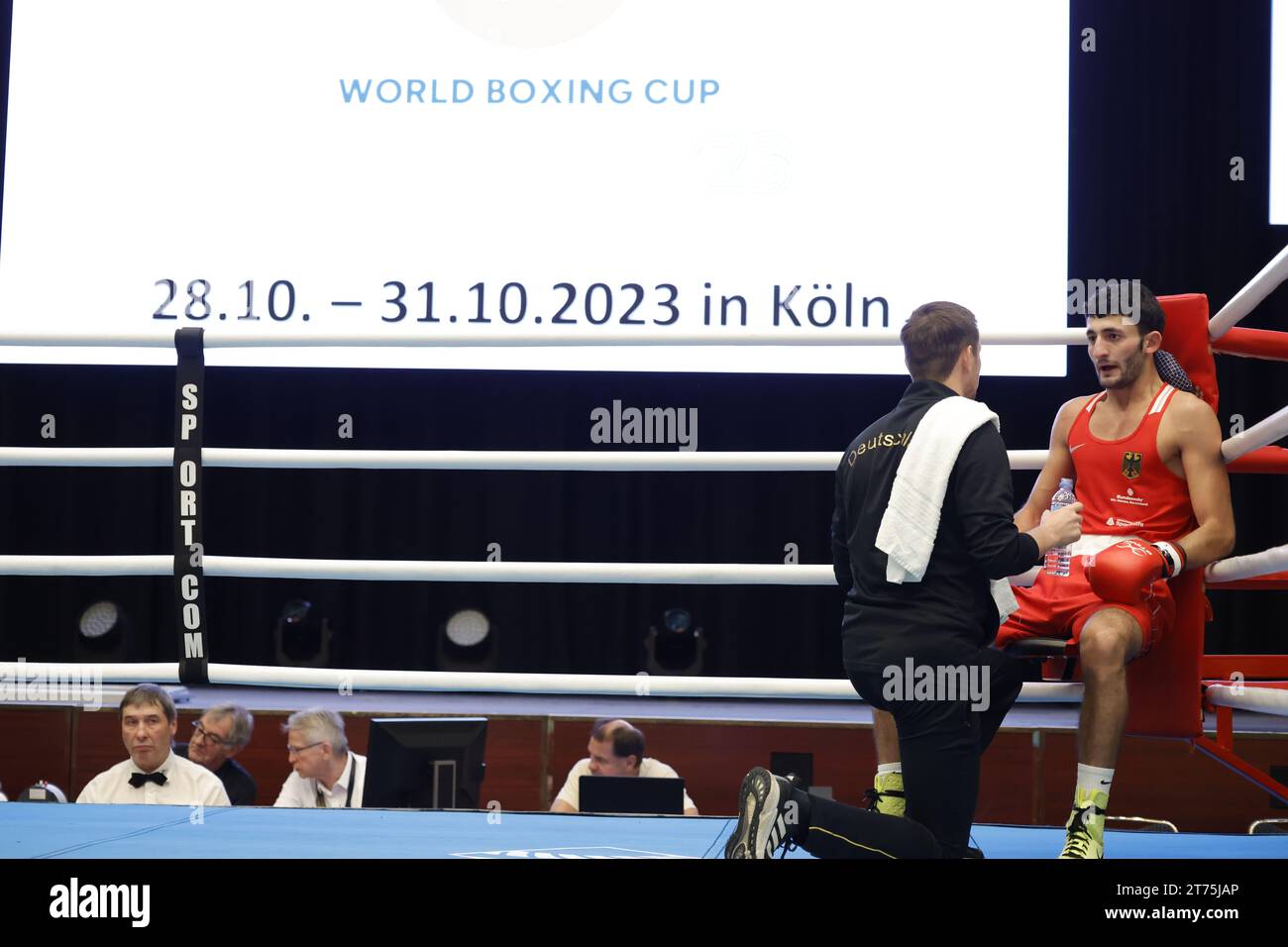 Köln 29.10.2023 Köln Boxing Cup 2023 Köln Boxing Cup 2023 im Maritim Hotel in Köln Halbweltergewicht (M63,5kg) GKEVORGKIAN David GER -Rot- BUYAN-DALAI Bayarkhuu MGL -Blau- Foto: Norbert Schmidt, Düsseldorf Stockfoto