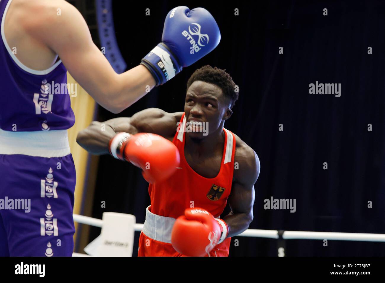 Köln 29.10.2023 Köln Boxing Cup 2023 Köln Boxing Cup 2023 im Maritim Hotel in Köln Halbweltergewicht (M63,5kg) HANSEN Assan GER -Rot- ENKHTUR Tegshjargal MGL -Blau- Foto: Norbert Schmidt,Düsseldorf Stockfoto