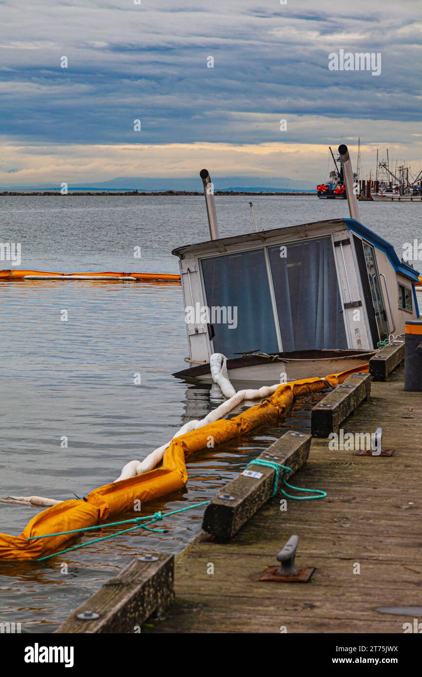 Das Boot nach einem Küstenwindsturm in Steveston, British Columbia, Kanada Stockfoto