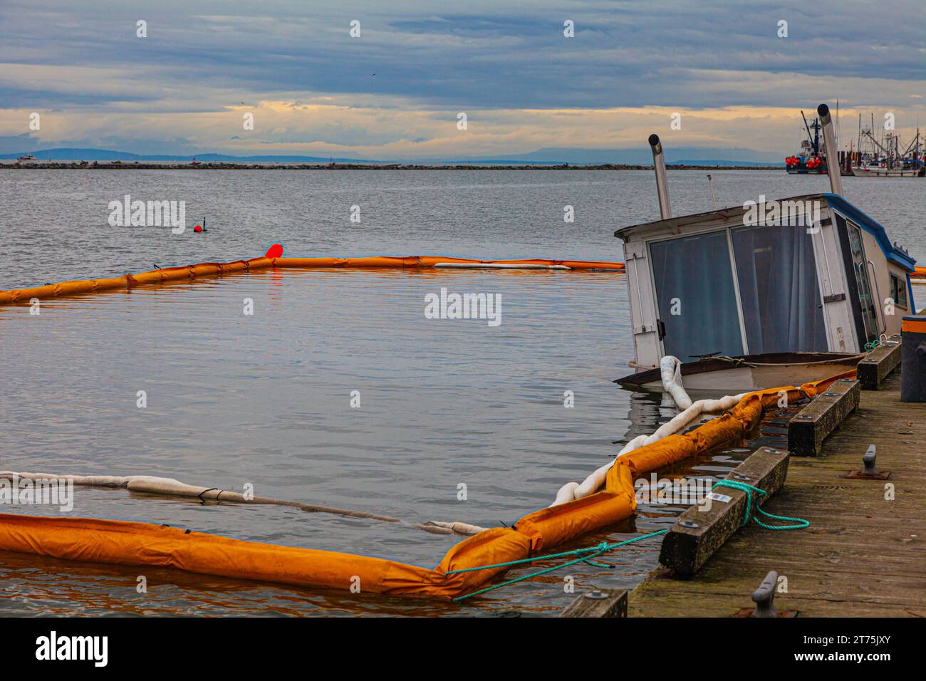 Das Boot nach einem Küstenwindsturm in Steveston, British Columbia, Kanada Stockfoto