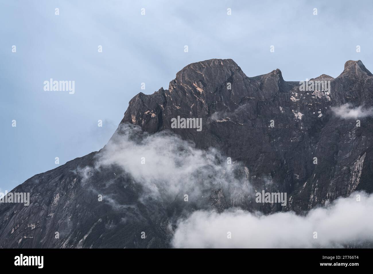 Zoom-Ansicht des Mount Kinabalu Gipfels in Sabah, Malaysia. Stockfoto