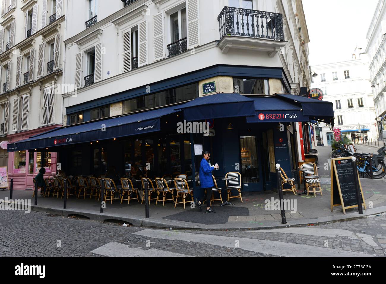 Breizh Café Abbesses an der Ecke Rue des Martyrs und Rue Yvonne le Tac in Montmartre, Paris, Frankreich. Stockfoto