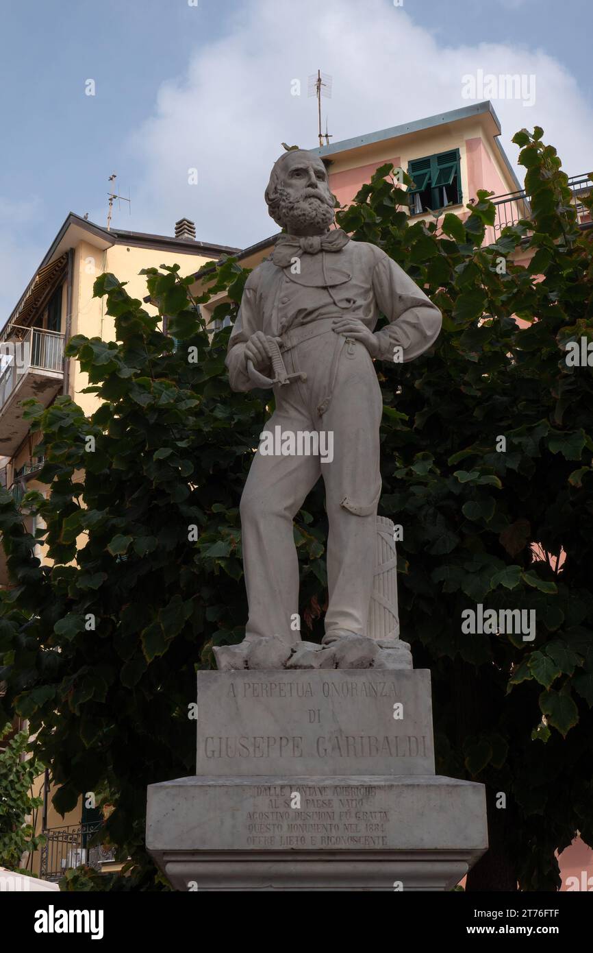 MONTEROSSO AL MARE, ITALIEN - 17. SEPTEMBER 2023: Denkmal für Garibaldi (Monumento a Giuseppe Garibaldi) auf dem Garibaldi-Platz Stockfoto