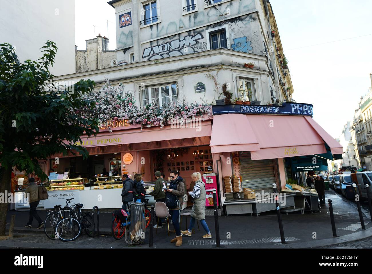 Pepone Café, Rue des Abbesses, Montmartre, Paris, Frankreich. Stockfoto