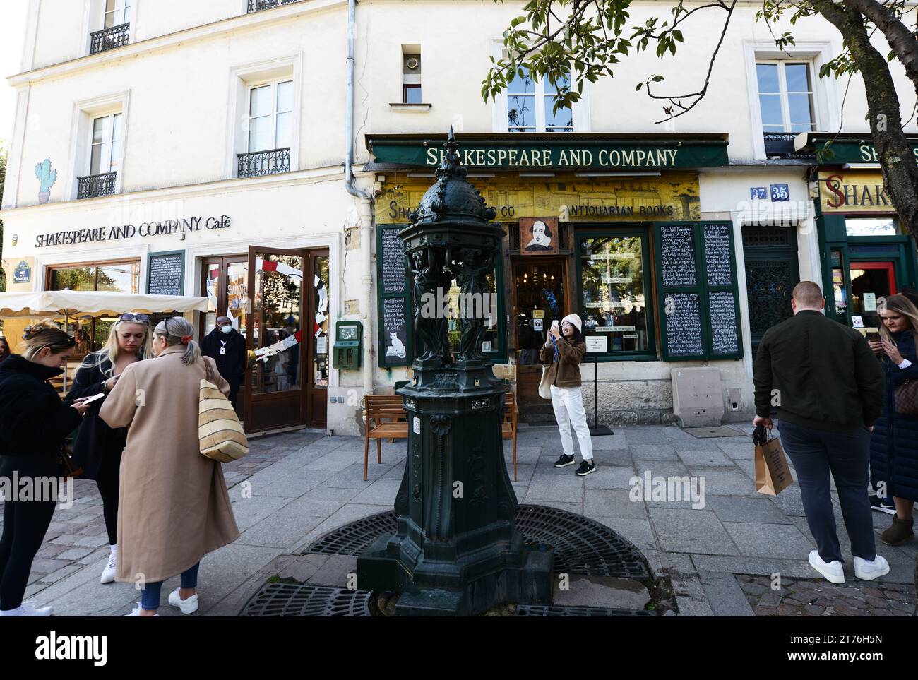 Shakespeare and Company Buchhandlung in der Rue de la Bûcherie im Quartier Latin in Paris, Frankreich. Stockfoto