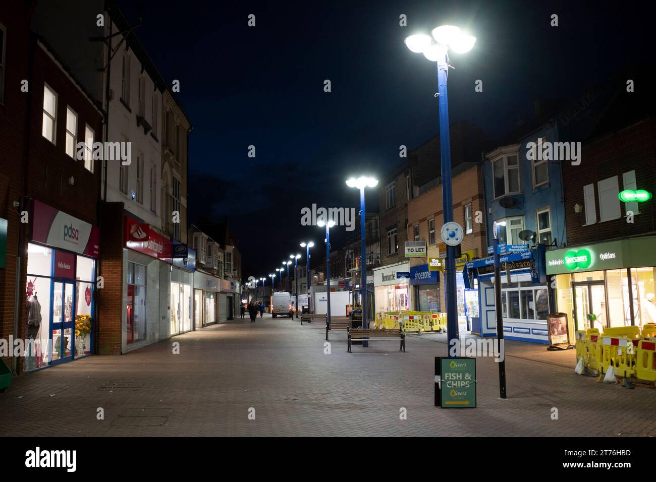 Redcar High Street ohne Menschen im Abendlicht Stockfoto