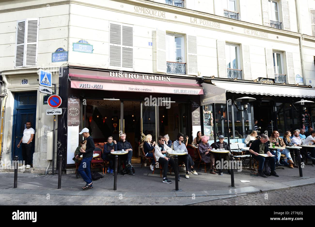 Cafés und Restaurants am Place de la Contrescarpe im Quartier Latin in Paris, Frankreich. Stockfoto