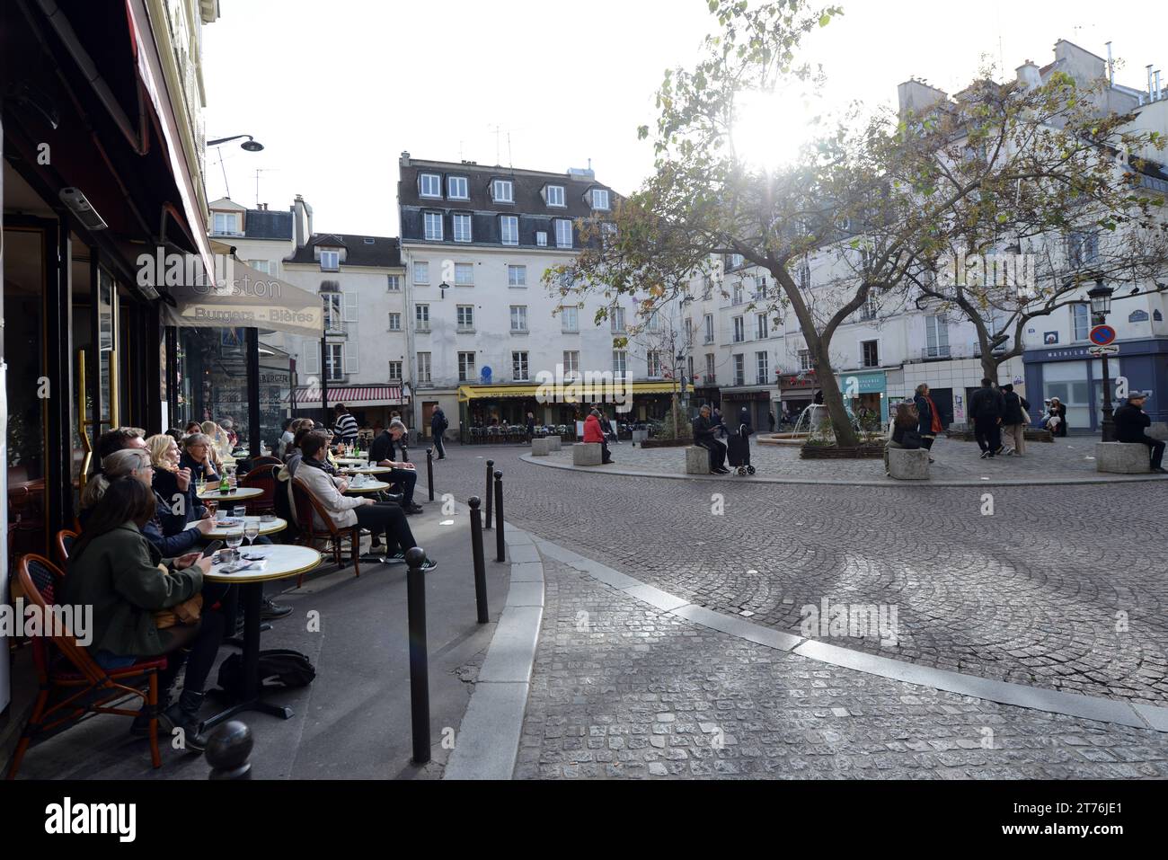 Cafés und Restaurants am Place de la Contrescarpe im Quartier Latin in Paris, Frankreich. Stockfoto