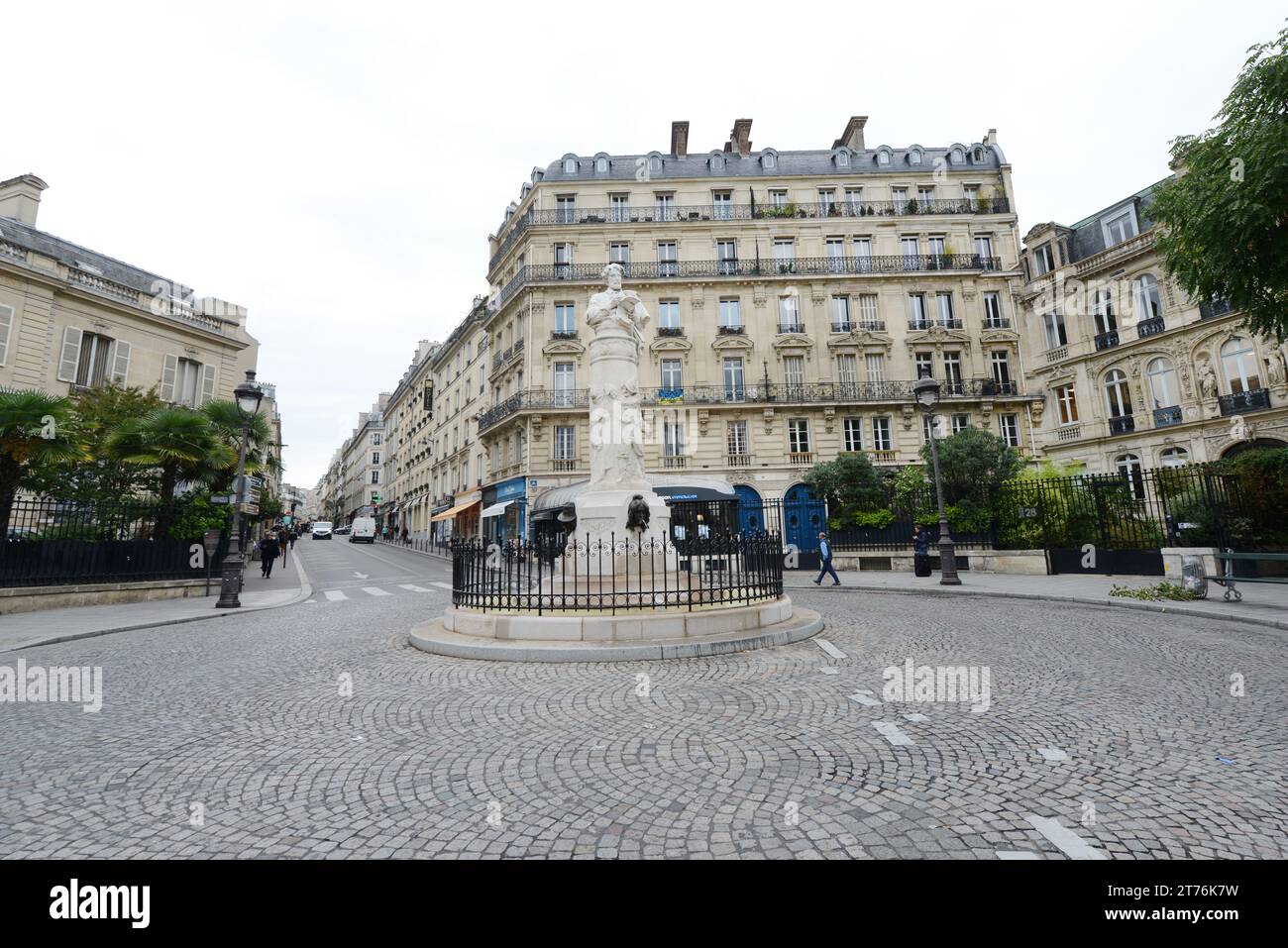 Monument à Gavarni am Place St Georges, Paris, Frankreich. Stockfoto