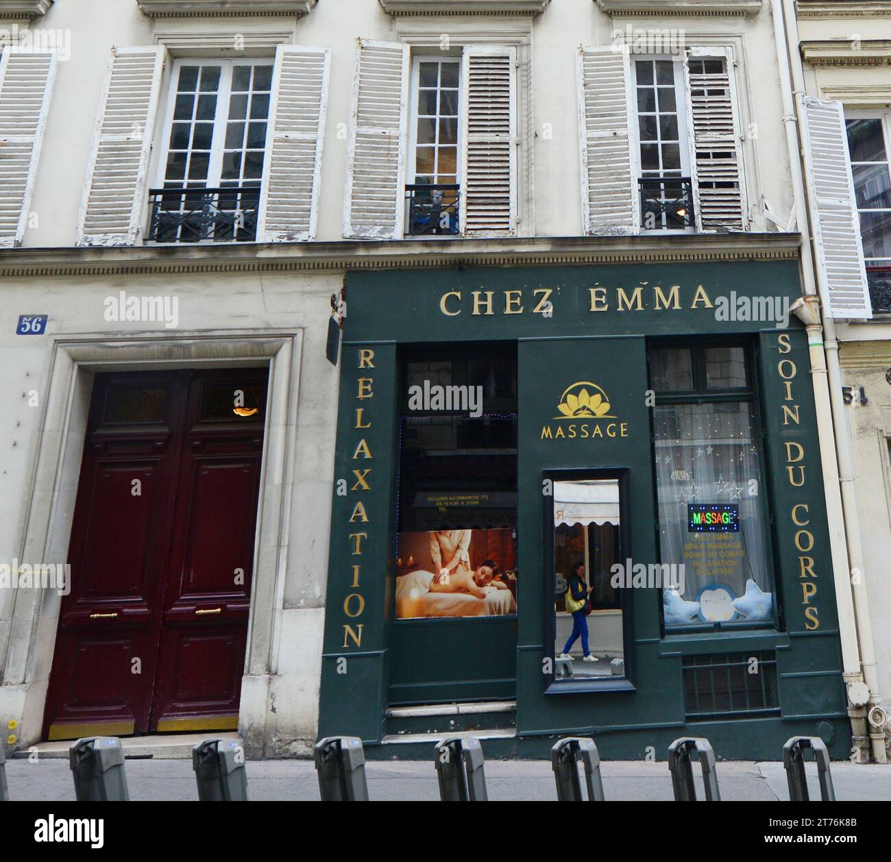Chez Emma Massagesalon in der Rue Saint-Georges, Paris, Frankreich Stockfoto