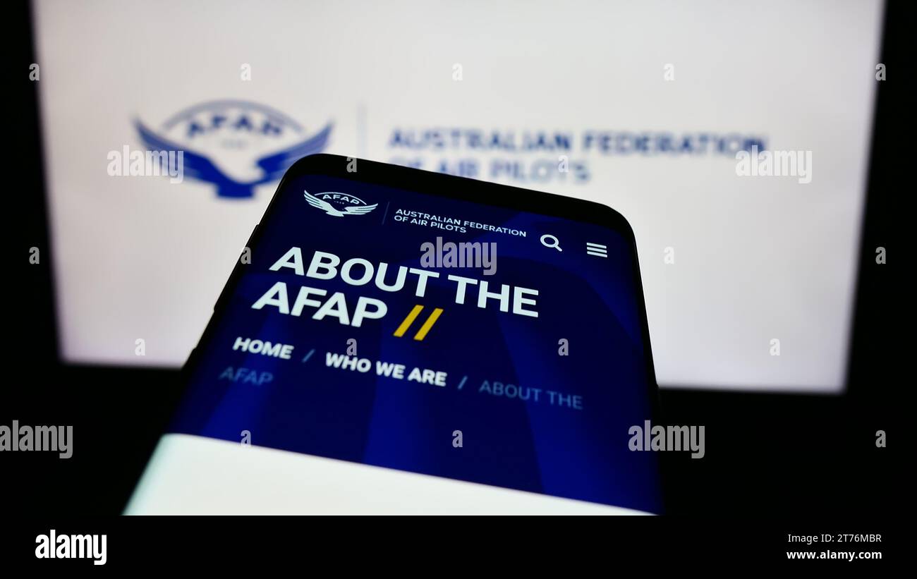 Mobiltelefon mit Website des Verbands Australian Federation of Air Pilots (AFAP) vor dem Logo. Fokussieren Sie sich oben links auf der Telefonanzeige. Stockfoto