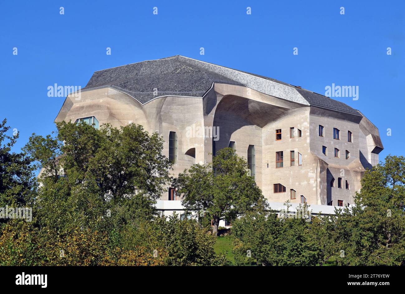 Das Goetheanum, das Weltzentrum der anthroposophischen Bewegung, wurde von Rudolf Steiner, dem Gründer der Bewegung, entworfen und 1924 aus Stahlbeton gebaut Stockfoto