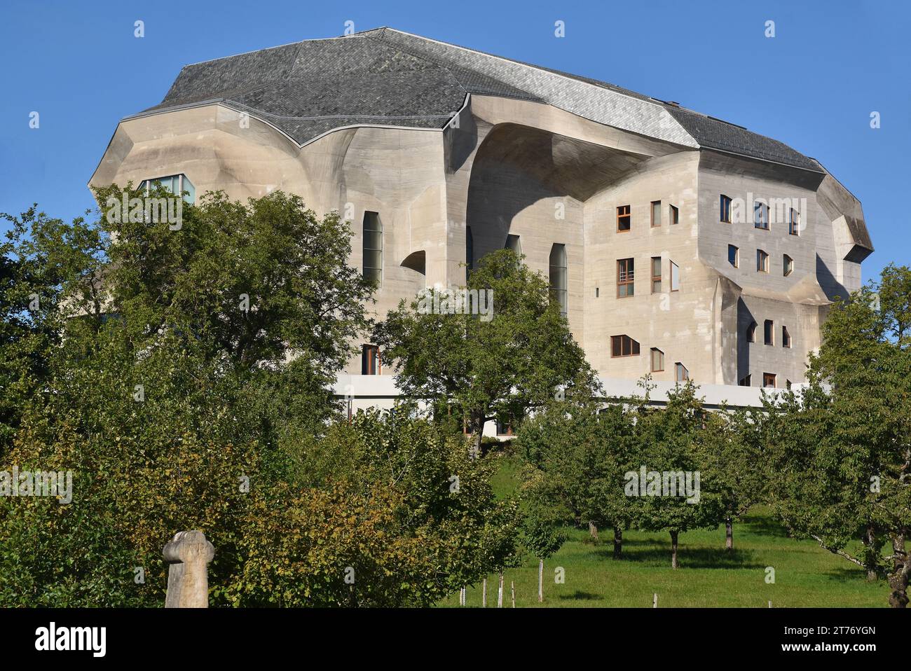 Das Goetheanum, das Weltzentrum der anthroposophischen Bewegung, wurde von Rudolf Steiner, dem Gründer der Bewegung, entworfen und 1924 aus Stahlbeton gebaut Stockfoto