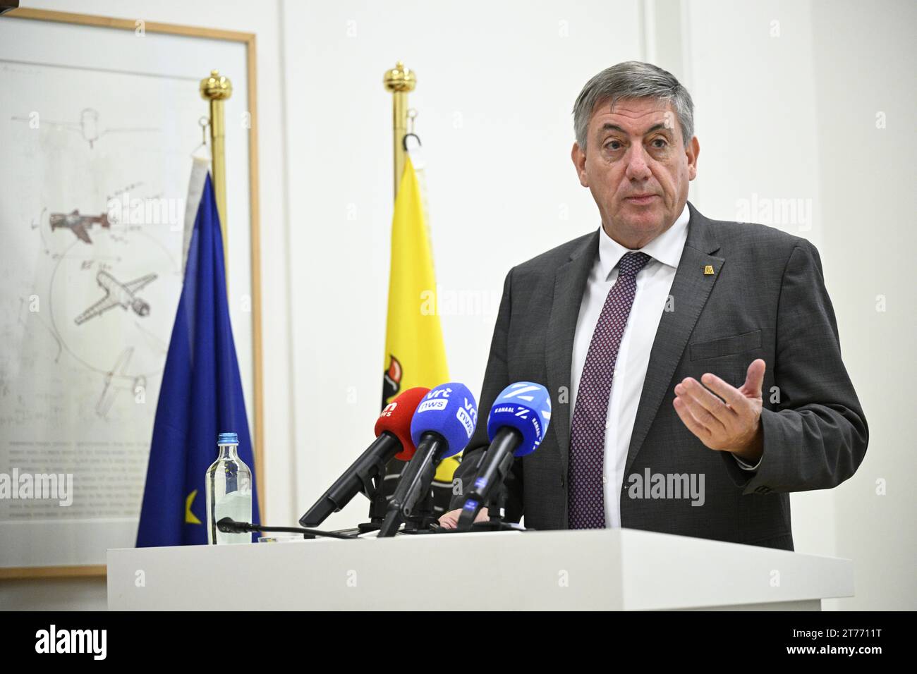 Der flämische Ministerpräsident Jan Jambon wurde während einer Pressekonferenz über die Einigung der flämischen Regierung über das Stickstoffdekret am Dienstag, den 14. November 2023, in Brüssel vorgestellt. BELGA FOTO JASPER JACOBS Stockfoto