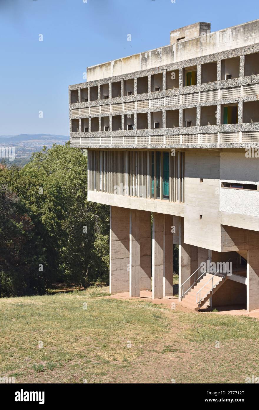 Sainte Marie de La Tourette, ein Priorei des Dominikanischen Ordens auf einem Hügel in der Nähe von Lyon Frankreich, Architekt Le Corbusier, sein letztes Gebäude. Baujahr 1953-61 Stockfoto