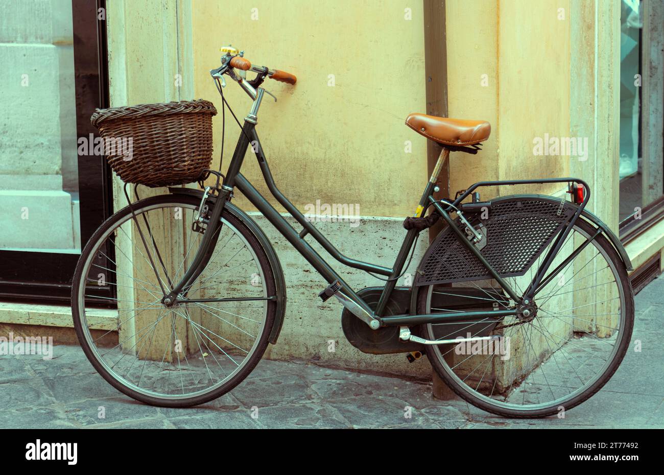 fahrradhelm mit visier casco Casco Roadster Sand City-Fahrradhelm in trendigem Grau mit Mini-Visier