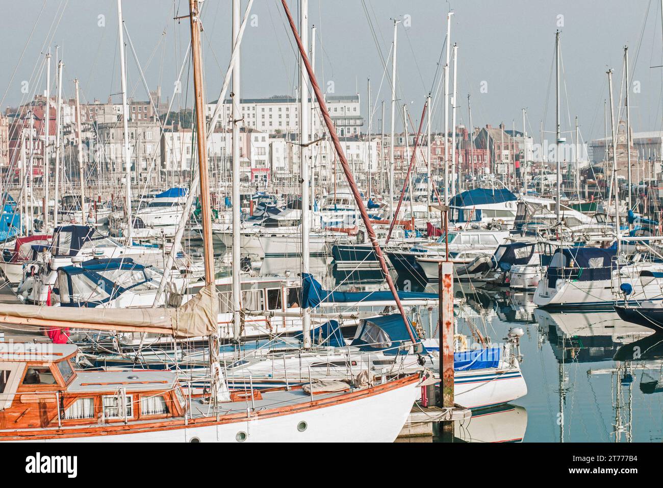 Boote im Hafen Ramsgate, Kent, Vereinigtes Königreich Stockfoto