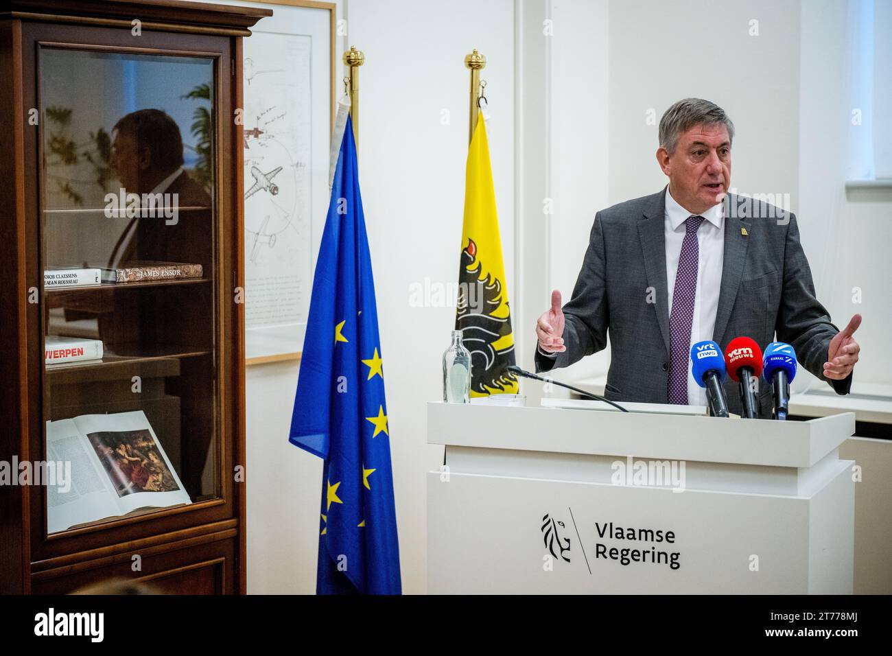 Brüssel, Belgien November 2023. Der flämische Ministerpräsident Jan Jambon wurde während einer Pressekonferenz über die Einigung der flämischen Regierung über das Stickstoffdekret am Dienstag, den 14. November 2023, in Brüssel vorgestellt. BELGA FOTO JASPER JACOBS Credit: Belga News Agency/Alamy Live News Stockfoto