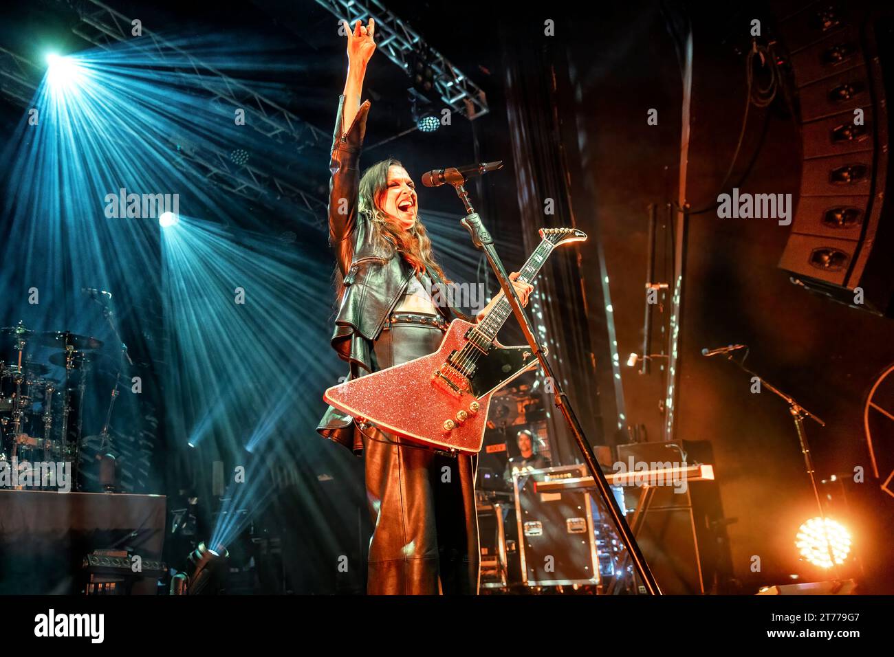 Oslo, Norwegen. November 2023. Die amerikanische Hard-Rock-Band Halestorm spielt ein Live-Konzert in der Sentrum Scene in Oslo. Hier ist Sänger und Gitarrist Lzzy Hale live auf der Bühne zu sehen. (Foto: Gonzales Photo/Alamy Live News Stockfoto