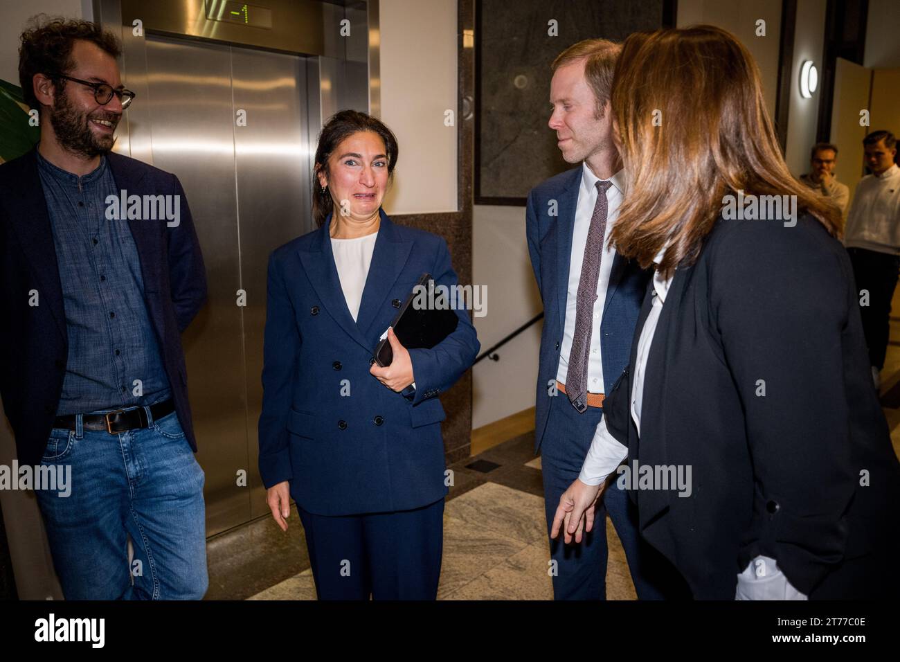 Brüssel, Belgien November 2023. Der flämische Minister für Umwelt, Energie, Tourismus und Justiz, Zuhal Demir, ein Bild von einer Pressekonferenz über die Einigung der flämischen Regierung über das Stickstoffdekret am Dienstag, den 14. November 2023. BELGA FOTO JASPER JACOBS Credit: Belga News Agency/Alamy Live News Stockfoto