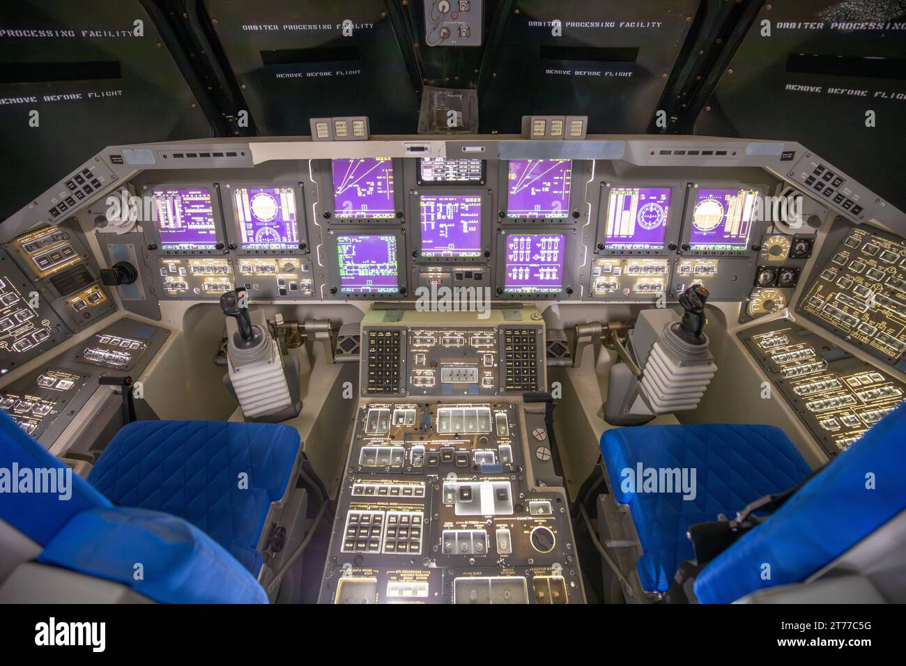 Houston, USA - 22. Oktober 2023: Ein Space Shuttle Cockpit im Houston Space Center in Texas, USA Stockfoto