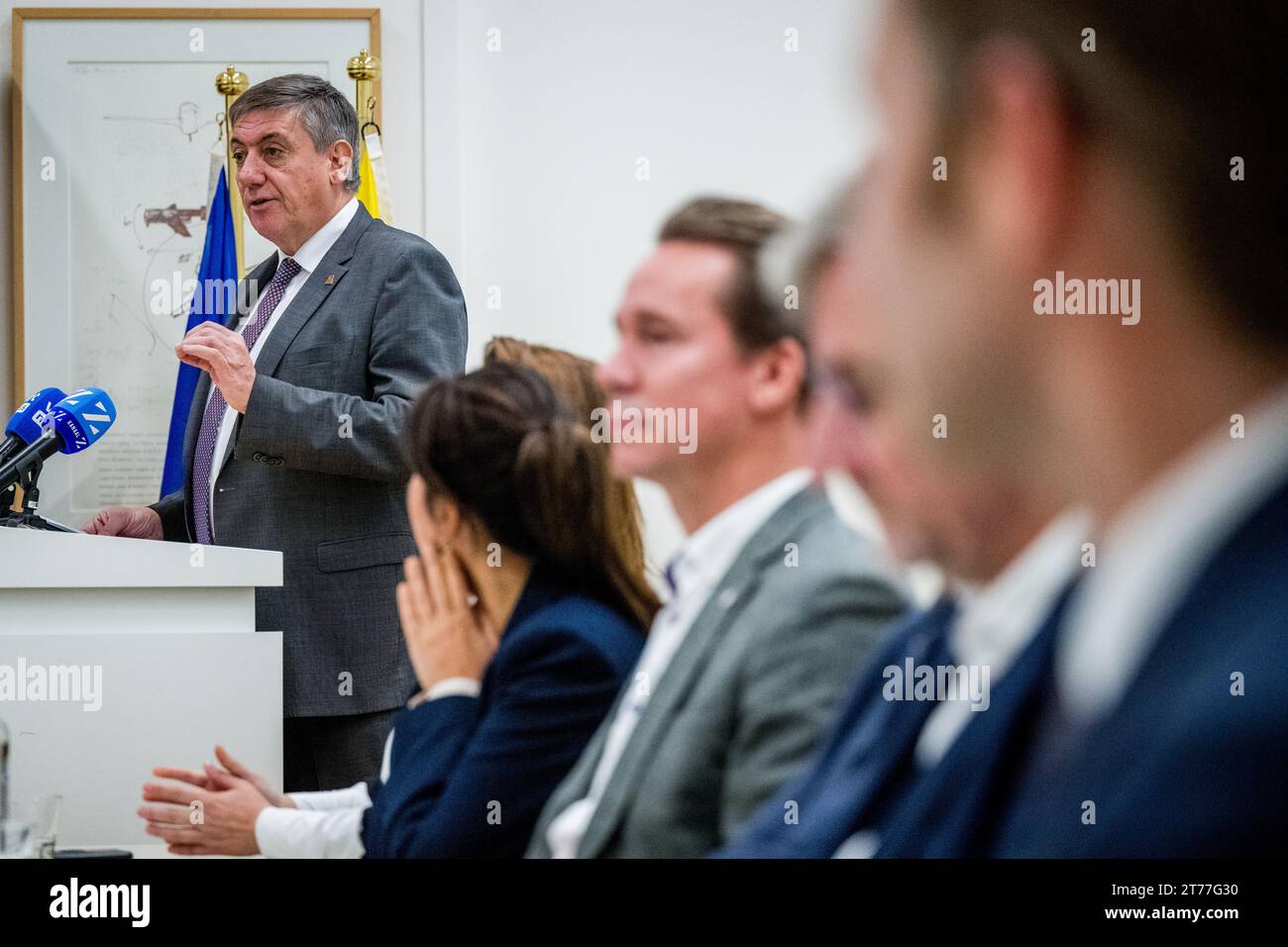 Brüssel, Belgien November 2023. Der flämische Ministerpräsident Jan Jambon wurde während einer Pressekonferenz über die Einigung der flämischen Regierung über das Stickstoffdekret am Dienstag, den 14. November 2023, in Brüssel vorgestellt. BELGA FOTO JASPER JACOBS Credit: Belga News Agency/Alamy Live News Stockfoto
