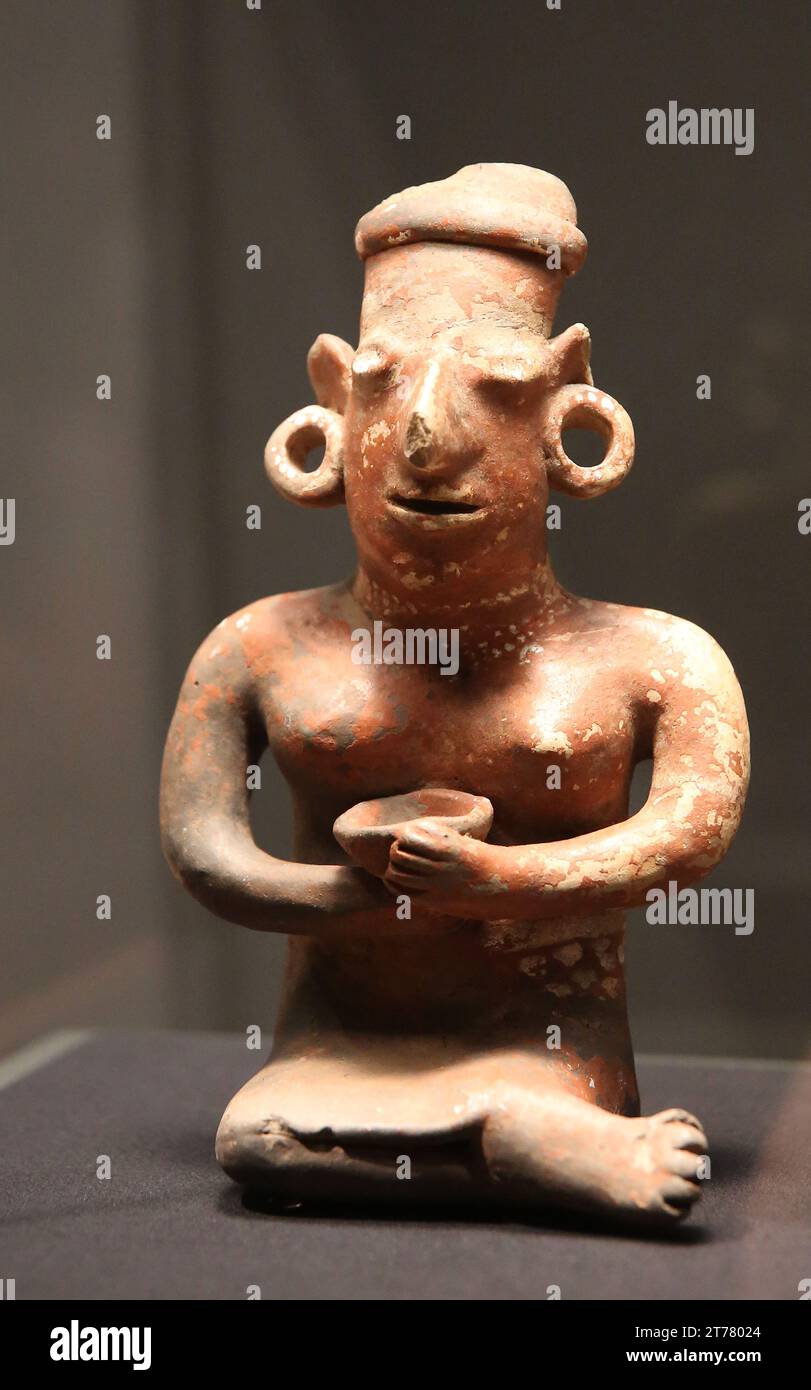 Keramikfigur einer sitzenden Frau. Nayarit, Mexiko. 3. Jahrhundert v. Chr. - 3. Jahrhundert n. Chr. British Museum. London. GBR Stockfoto
