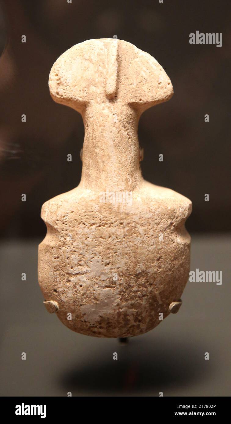 Schematische Darstellung der Steinfigur. Möglicherweise repräsentiert man eine Göttin. 2600-2200 V. CHR. Kirkuk. Naher Osten. Irak. British Museum. London. GRB Stockfoto